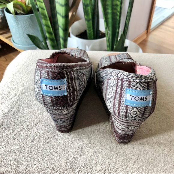 ✨2/$15✨ Shoes: TOMS 3” Wedge, Size 6 🛍 Bundle Me! - Picture 4 of 12